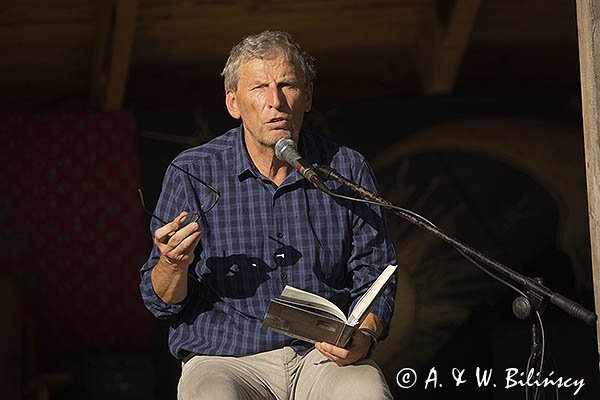 Tomasz A. Żak podczas panelu "Bieszczady naszymi oczami", I Bieszczadzki Festiwal Filmowy Ale Czad w Dwerniku, Bieszczady