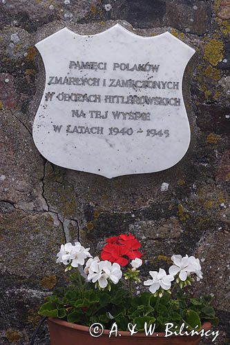 the Hammond Memorial na wyspie Alderney, Channel Islands, Anglia, Wyspy Normandzkie, Kanał La Manche, pomnik ku czci wymordowanych / także Polaków/ przez Hitlerowców w obozach pracy jenieckich z II wojny światowej