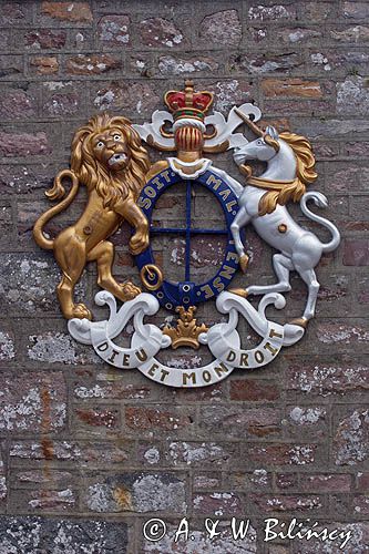 jednorożec i lew w herbie w St. Anne na wyspie Alderney, Channel Islands, Anglia, Wyspy Normandzkie, Kanał La Manche
