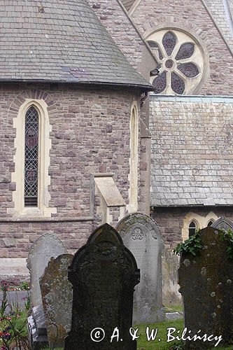 kościół St Anne's Church i cmentarz w St. Anne na wyspie Alderney, Channel Islands, Anglia, Wyspy Normandzkie, Kanał La Manche