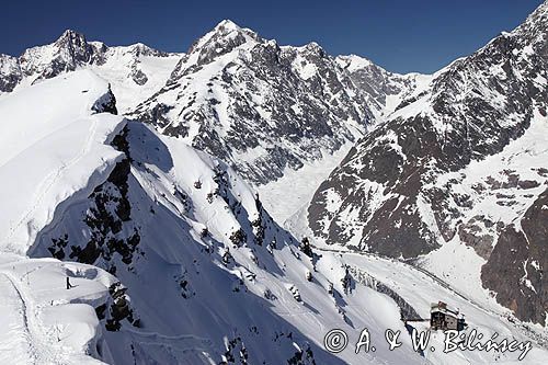 pejzaż Alp, ośrodek narciarski Courmayeur, Włochy, widok z Cresta D'Arp