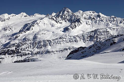 pejzaż Alp, ośrodek narciarski La Thuile, Włochy