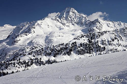 pejzaż Alp, ośrodek narciarski La Thuile, Włochy