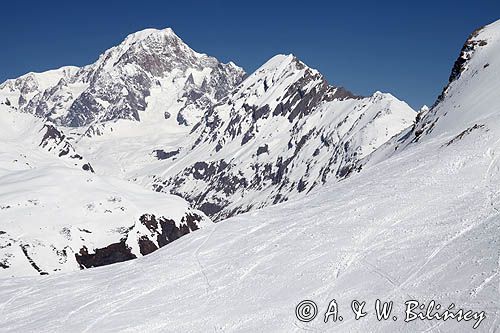 pejzaż Alp, ośrodek narciarski La Thuile, Włochy