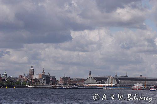 Amsterdam centrum, panorama z kanału koło Mariny Sixhaven, Holandia