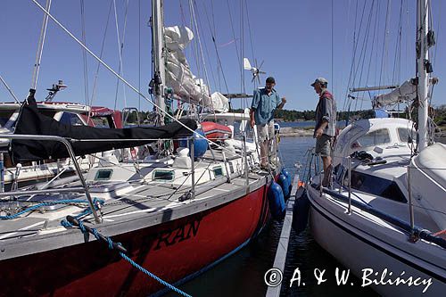 Safran i Bagheera w porcie jachtowym w Arkosund, Szkiery Szwedzkie, Szwecja