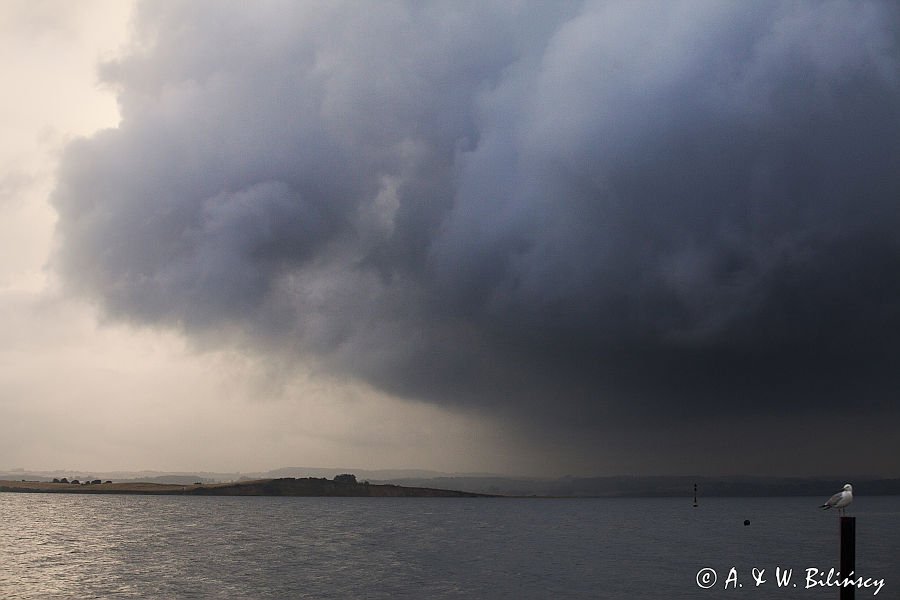 Nadciąga burza, widok z portu Avernako, Archipelag Południowej Fionii, Dania