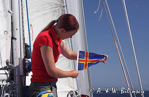 podnoszenie banderki alandzkiej, Alandy Finlandia entering aland waters, Aland Archipelago, Finland