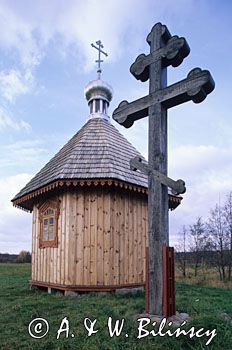 Białowieża skansen kapliczka i krzyż prawosławny