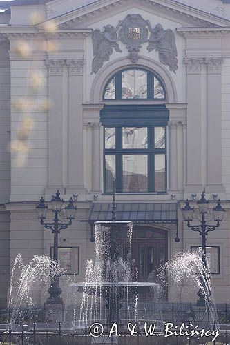 Bielsko Biała, fontanna przed teatrem Polskim