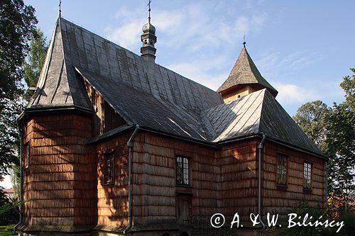 Binarowa późnogotycki zabytkowy kościół drewniany z około 1500 roku, powiat Gorlice