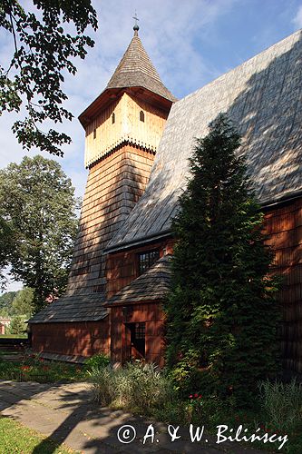 Binarowa późnogotycki zabytkowy kościół drewniany z około 1500 roku, powiat Gorlice