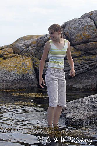 Joasia, dziewczynka 14 lat na wybrzeżu wyspy Bornholm w Svaneke