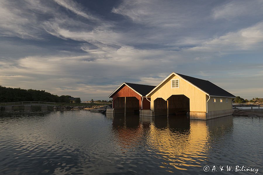 Garaże dla łodzi na wyspie Borsto, Archipelag Turku, Szkiery Fińskie, Finlandia