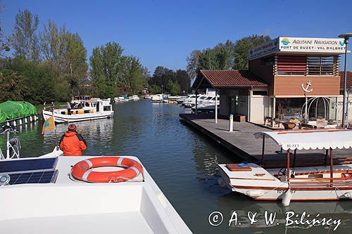 Port w Buzet sur Baise, Canal de Garonne, Gaskonia, Francja