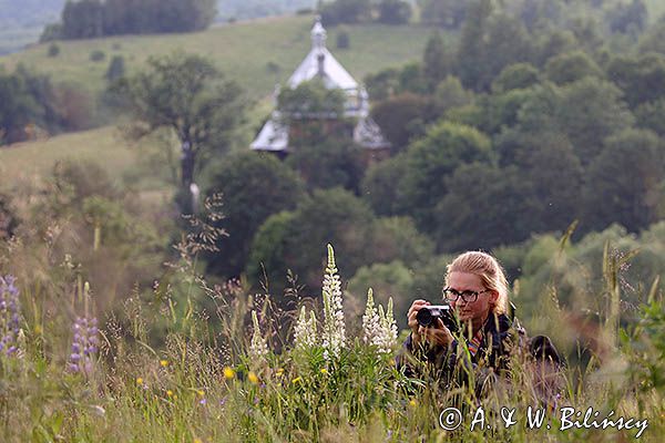 Fotograf i Cerkiew drewniana, Bystre, Bieszczady, Kraina Lipecka