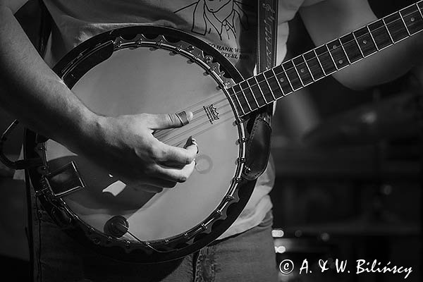 Campfire Sessions w Zagrodzie Chryszczata 15.07.2013 Lucjan Dołęga na banjo