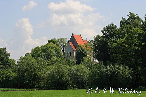 Chotel Czerwony kościół gotycki z 1440 roku Ponidzie