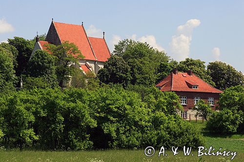 Chotel Czerwony kościół gotycki z 1440 roku Ponidzie