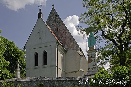 Chotel Czerwony kościół gotycki z 1440 roku Ponidzie