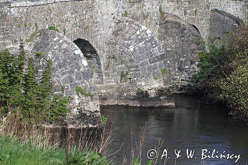 stary kamienny most, Clondra, Camlin river, rejon Górnej Shannon, Irlandia