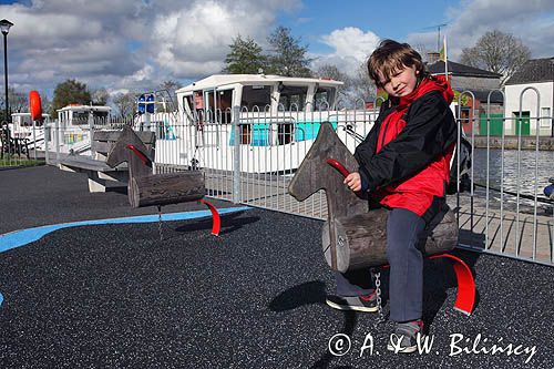 plac zabaw dla dzieci i Penichette 935, Richmond harbour, Clondra, Camlin river, rejon Górnej Shannon, Irlandia