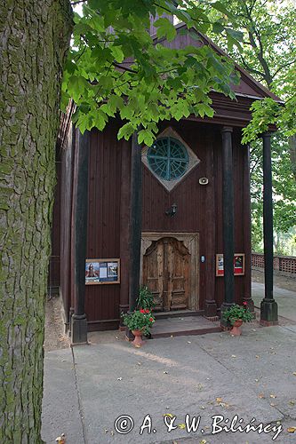 Czarne zabytkowy koścół drewniany powiat Lipno