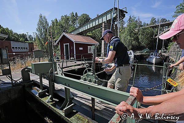 Haverud śluza przy akwedukcie, most kolejowy otwierany, Dalslands Kanal, Szwecja