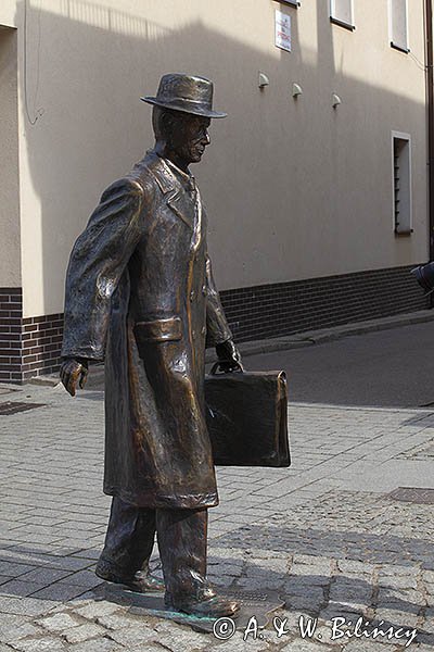 Darłowo, pomnik Staniaława Dulewicza na Rynku
