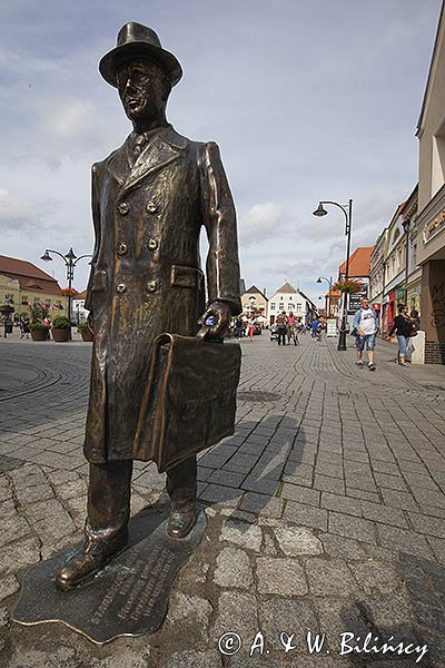 Darłowo, pomnik Staniaława Dulewicza na Rynku