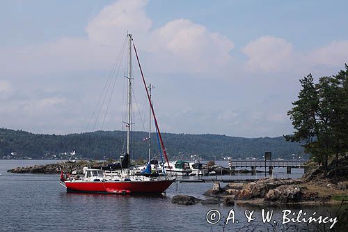 W zatoczce Dragsund na wyspie H&#229;&#248;ya, Południowa Norwegia, Oslo Fjord