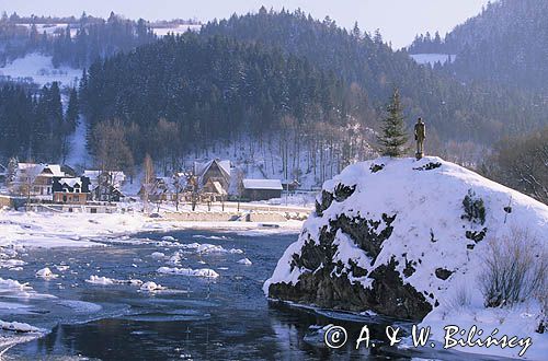 Szczawnica widok ogólny na Dunajec i figurę Janosika