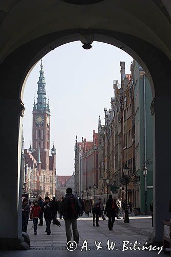 Gdańsk, widok ze Złotej Bramy na ulicę Długą gdansk