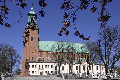 Gniezno Katedra Pomnik Bolesława Chrobrego