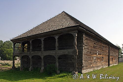 Górzno zabytkowy spichlerz z XVIII wieku koło Garwolina