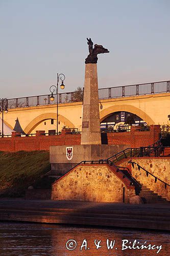 Gorzów Wielkopolski, bulwar nadrzeczny, północny brzeg Warty, pomnik pionierów miasta