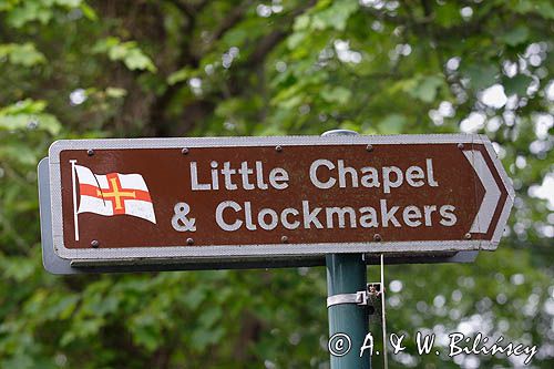 drogowskaz do kaplicy Little Chapel i sklepu zegarmistrzów, na wyspie Guernsey, Channel Islands, Anglia, Wyspy Normandzkie, Kanał La Manche