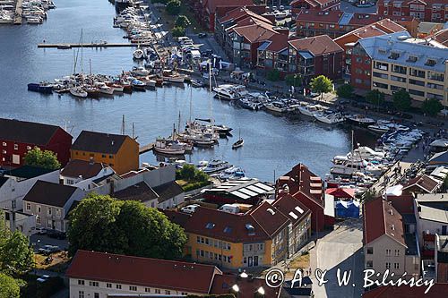 Widok na port jachtowy w Halden z lotu ptaka, z fortu - Twierdzy Fredriksten, Południowa Norwegia