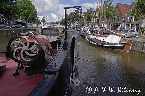 w porcie w Harlingen, Holandia, Waddensee