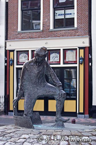 rzeźba mężczyzny w Harlingen, Holandia, Waddensee