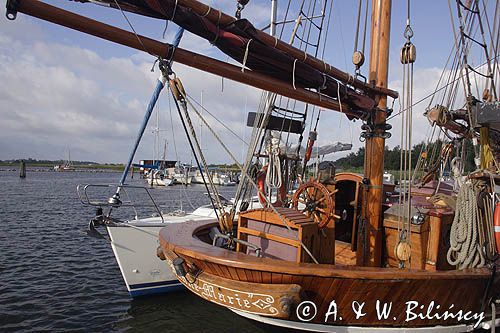 port jachtowy w Kloster na wyspie Hiddensee, Bałtyk, Mecklenburg-Vorpommern, Niemcy