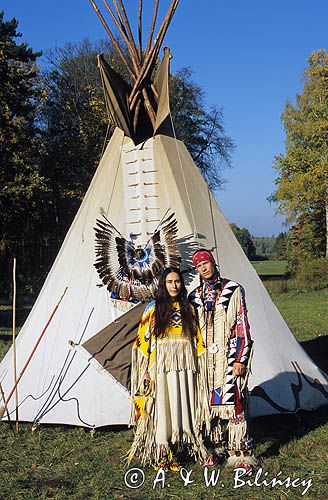 indiańska wioska, tipi, polscy indianie przed tipi