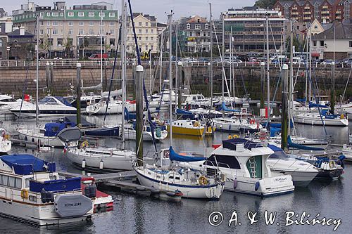 port jachtowy Albert Harbour w St. Helier, wyspa Jersey, Channel Islands, Wyspy Normandzkie