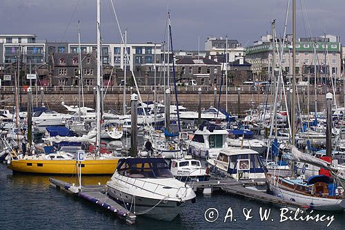 port jachtowy Albert Harbour w St. Helier, wyspa Jersey, Channel Islands, Wyspy Normandzkie