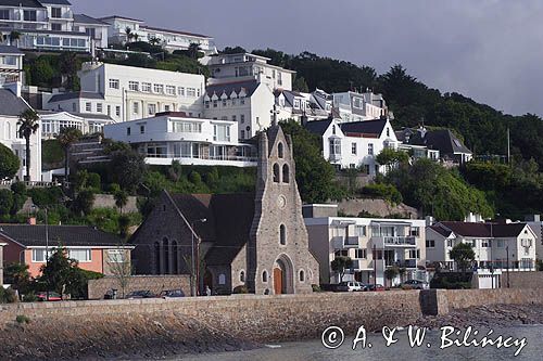 kościół w miasteczku St. Aubin, wyspa Jersey, Channel Islands, Anglia, Wyspy Normandzkie, Kanał La Manche