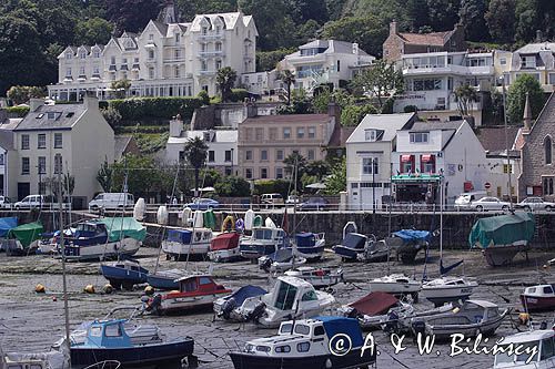 port w St. Aubin w czasie odpływu, wyspa Jersey, Channel Islands, Anglia, Wyspy Normandzkie, Kanał La Manche