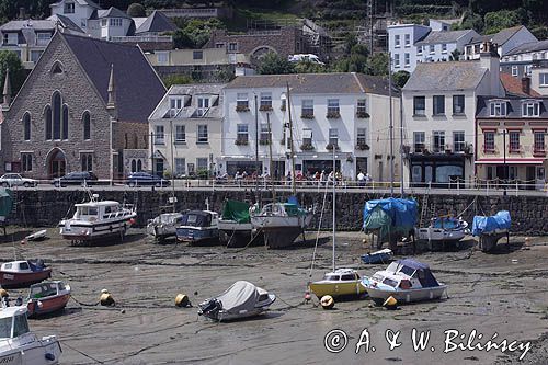 port w St. Aubin w czasie odpływu, wyspa Jersey, Channel Islands, Anglia, Wyspy Normandzkie, Kanał La Manche