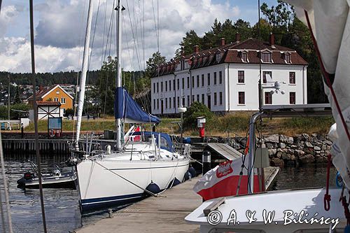 Port jachtowy, Twierdza Oscarsborg, Sondre Kaholmen, Oslo Fjorden, Południowa Norwegia, Fiord Oslo