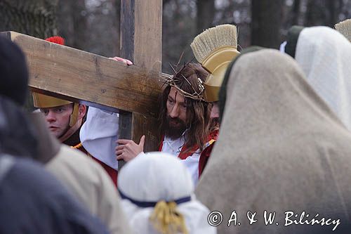 Kalwaria Zebrzydowska, Wielki Piątek, Misterium Męki Pańskiej, Chrystus niosący krzyż