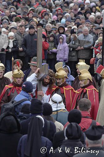 Kalwaria Zebrzydowska, Wielki Piątek, Misterium Męki Pańskiej, Chrystus niosący krzyż